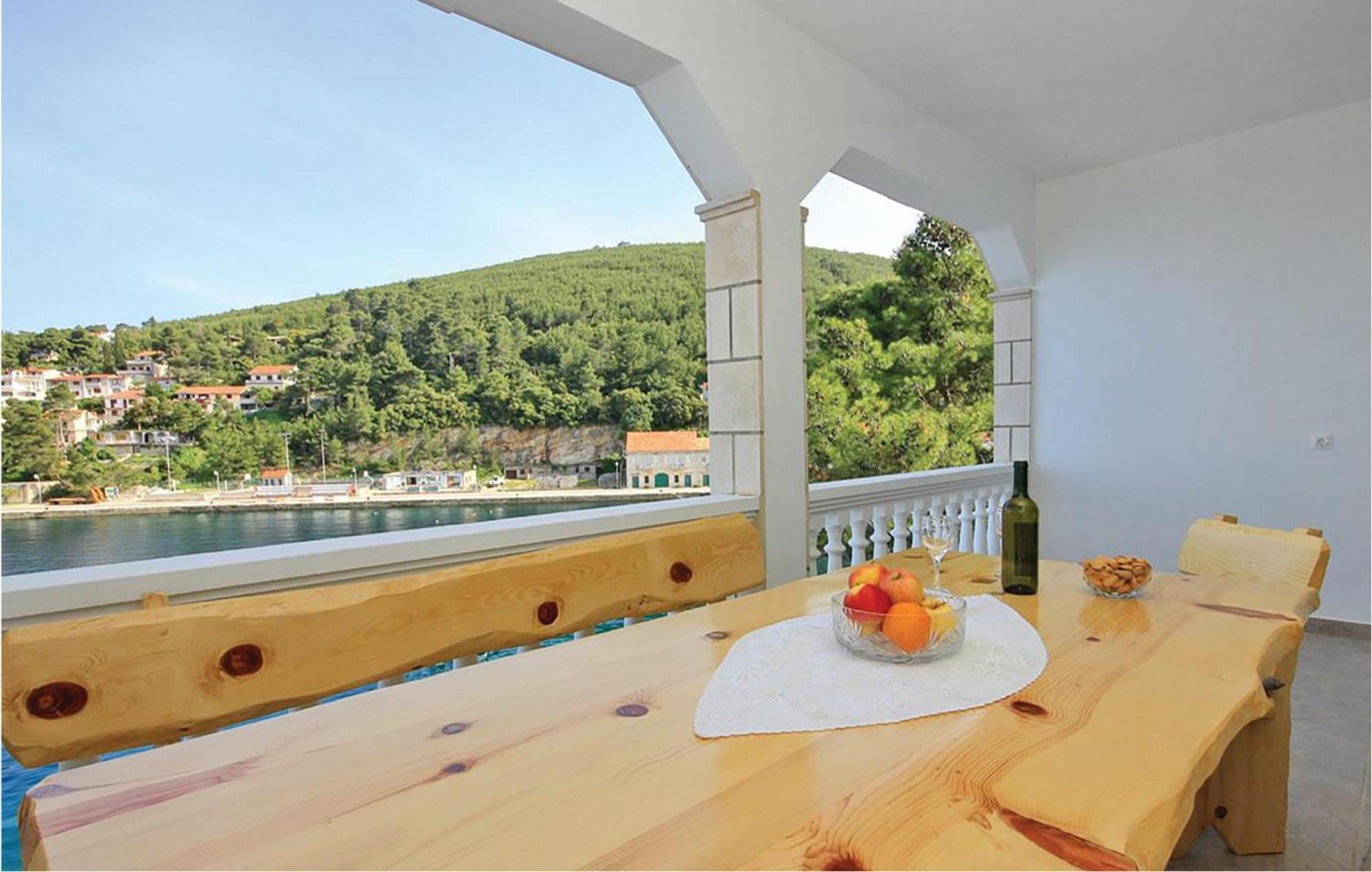 Cozy Apartment In Prigradica With House Sea View Exterior foto