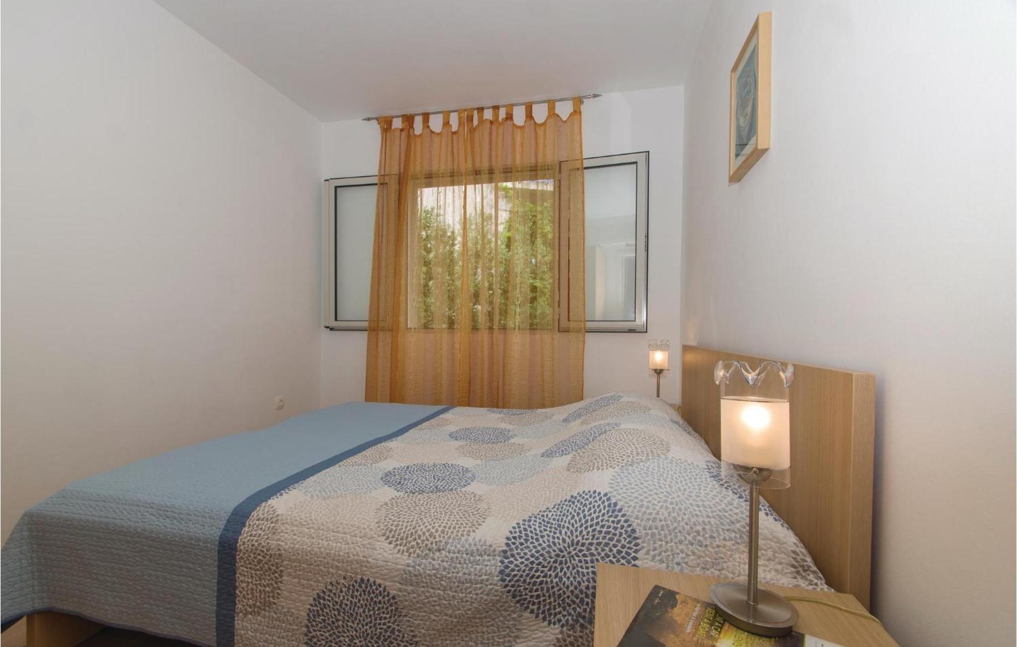 Cozy Apartment In Prigradica With House Sea View Exterior foto